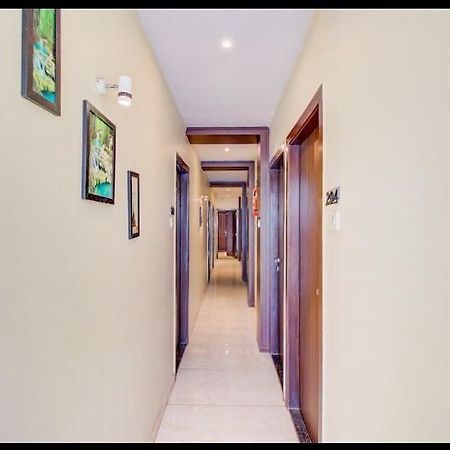 Hotel Emerald Near T2 International Airport Мумбаї Екстер'єр фото
