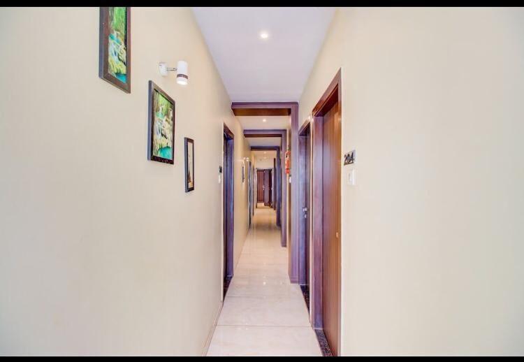 Hotel Emerald Near T2 International Airport Мумбаї Екстер'єр фото