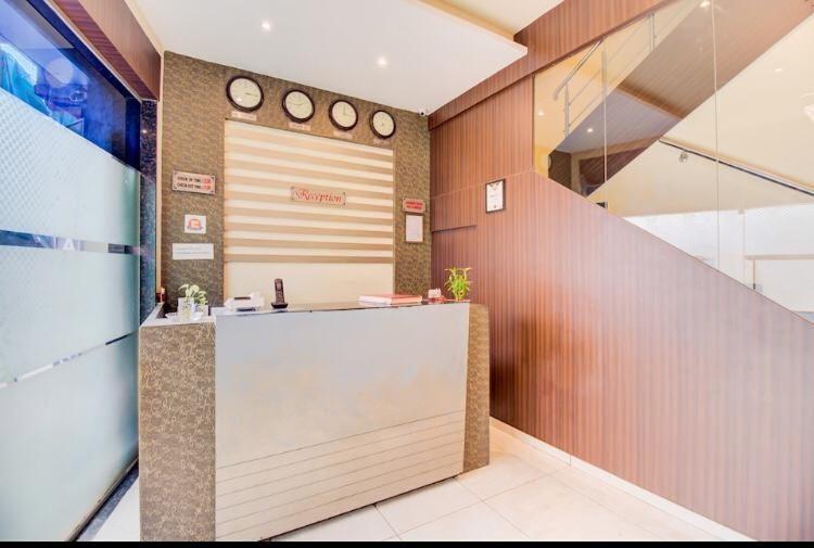 Hotel Emerald Near T2 International Airport Мумбаї Екстер'єр фото